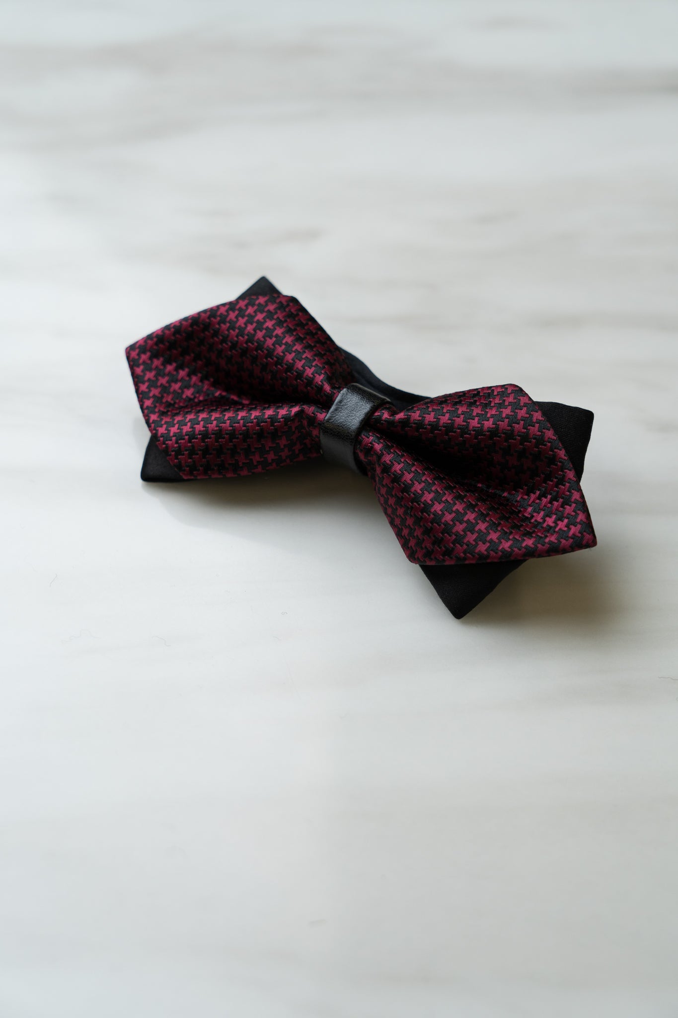 B131PUBK Purple/Black Herringbone Bow Tie