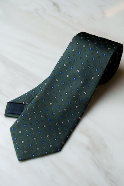 AT178GN Dark Green Dots Tie