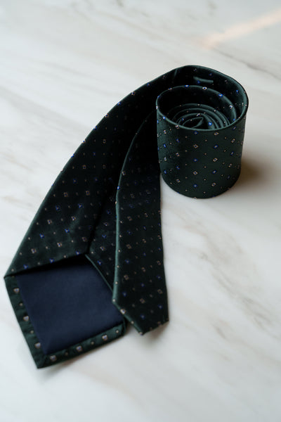 AT178GN Dark Green Dots Tie