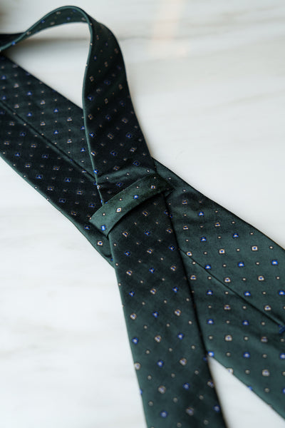 AT178GN Dark Green Dots Tie