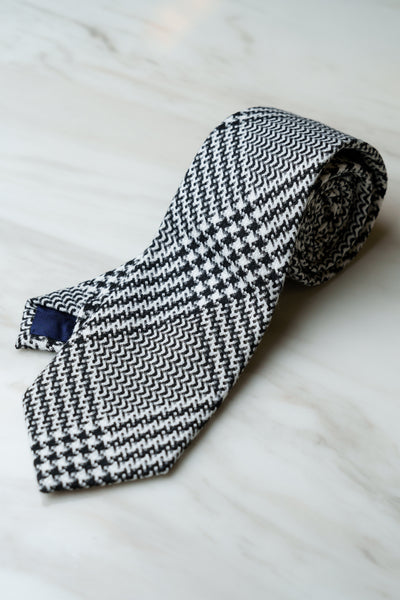 AT186WTBK Black & White Houndstooth Tie