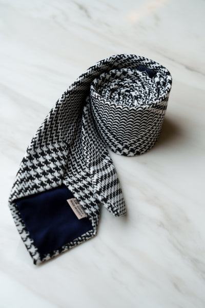 AT186WTBK Black & White Houndstooth Tie