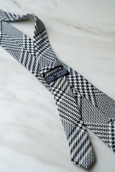 AT186WTBK Black & White Houndstooth Tie