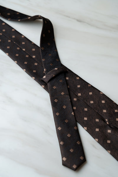 AT187BN Dark Brown Dots Tie