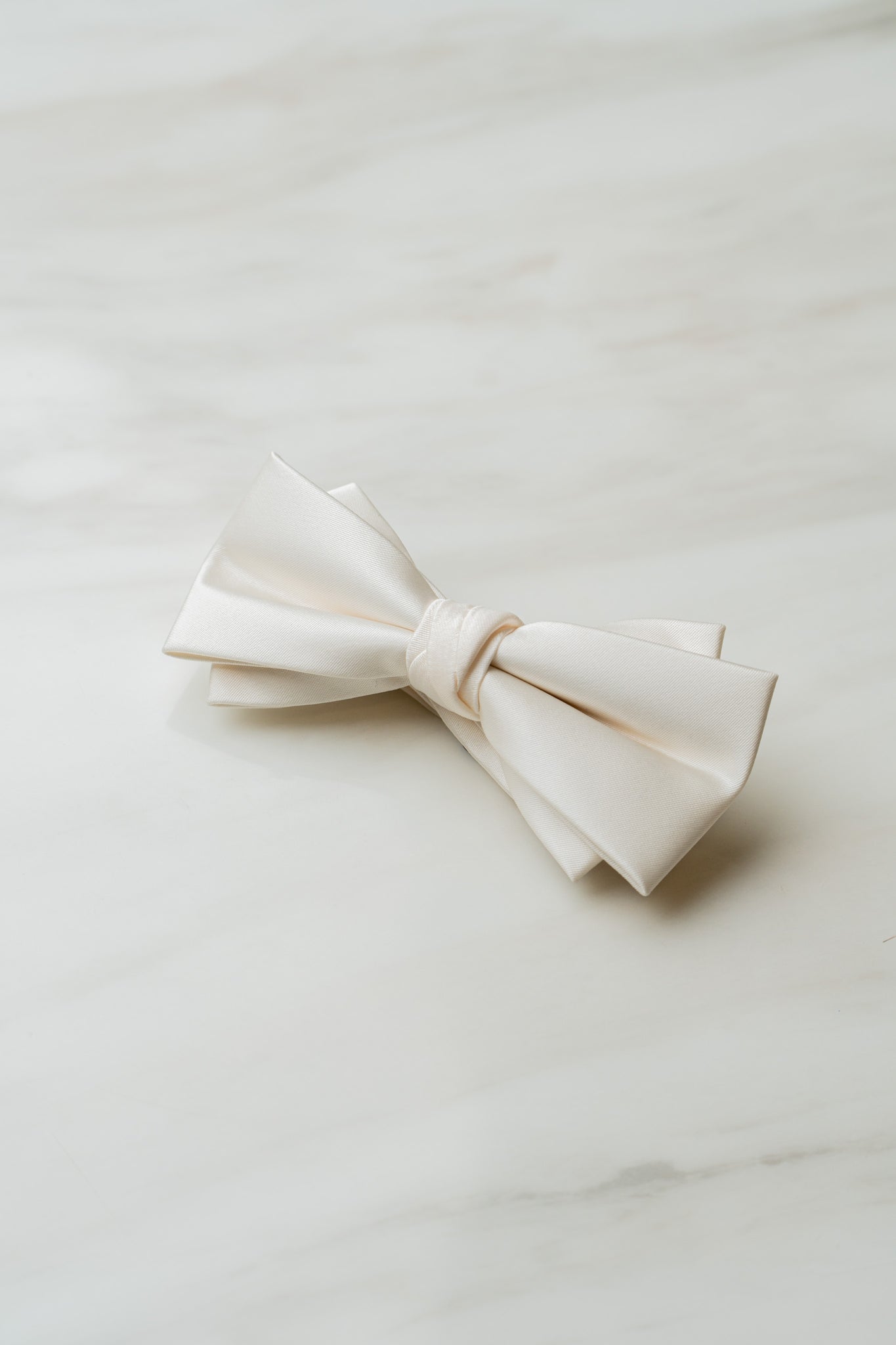 B152WT White Satin Bow Tie