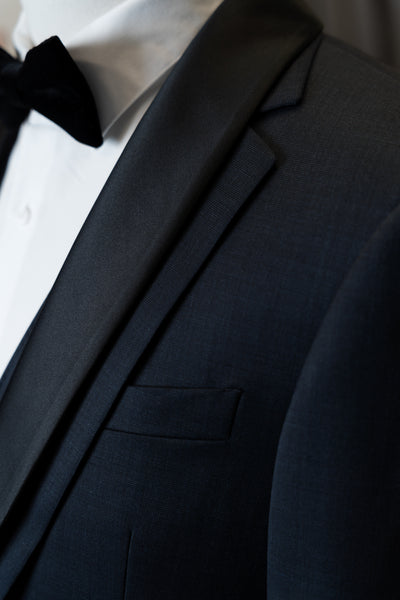 Navy Tuxedo With Satin Shawl / Notch Lapels Suits
