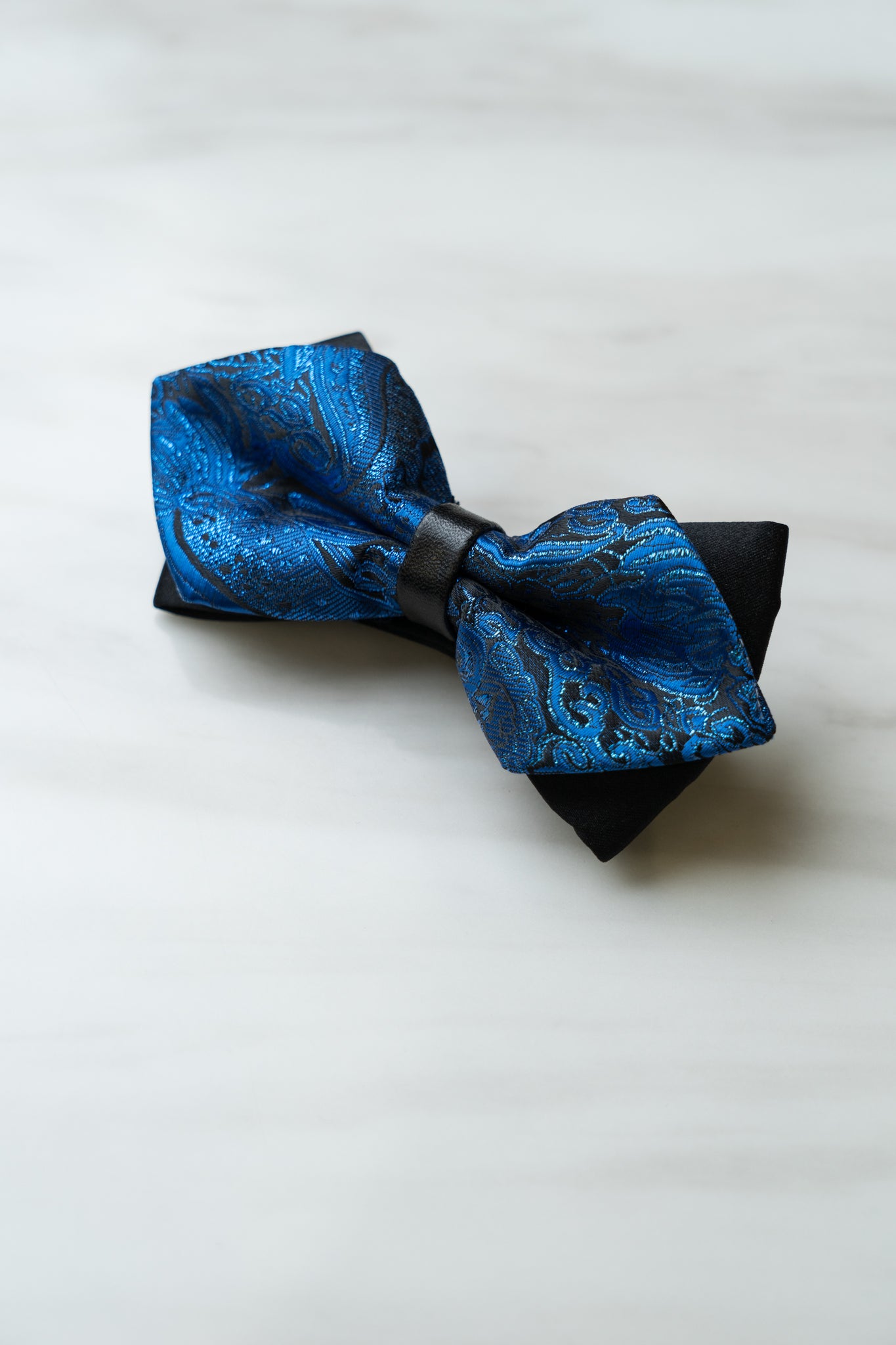 B016BUBK Blue/Black Paisley Bow Tie