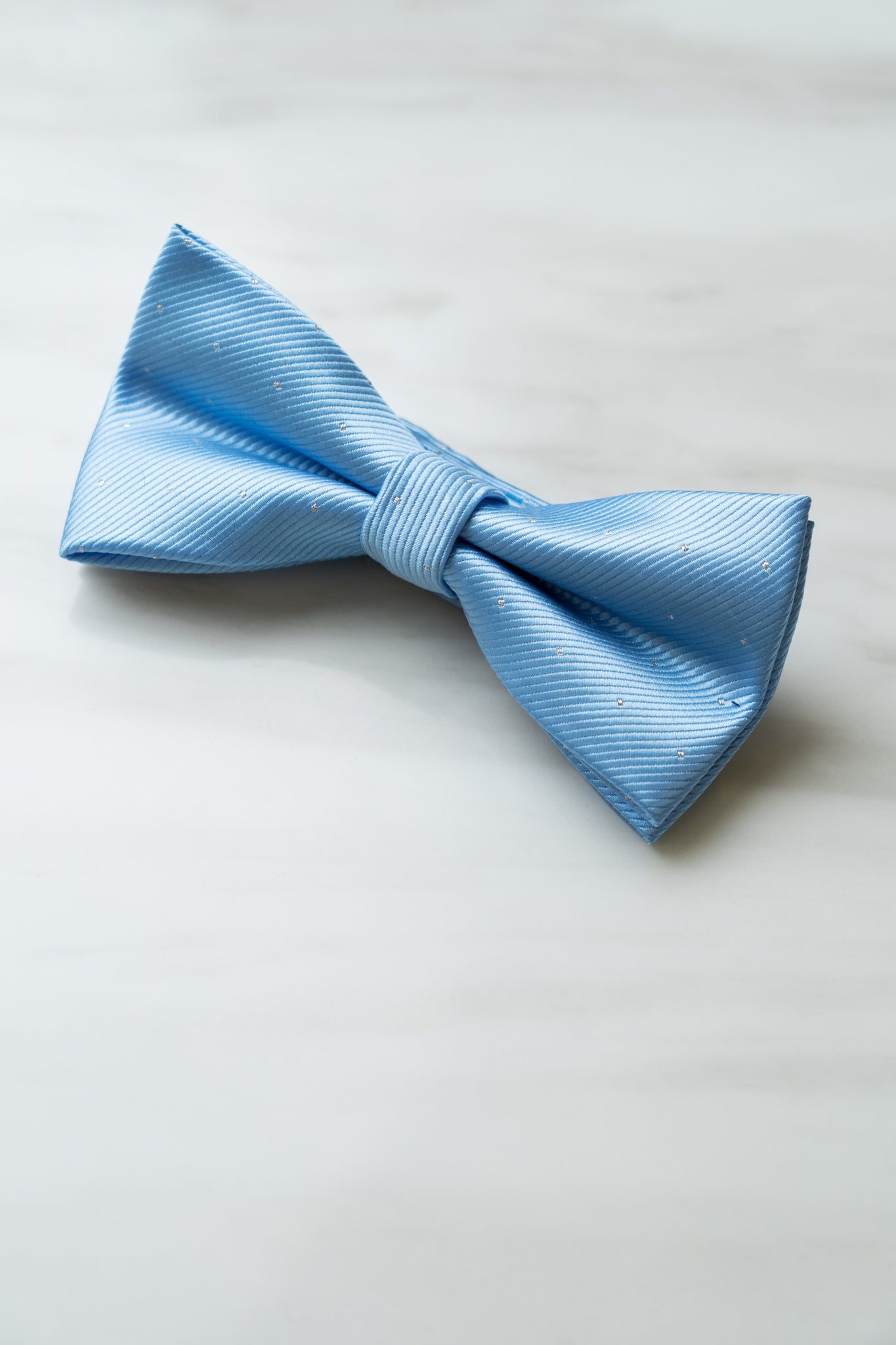 B037BU Blue Dots Bow Tie