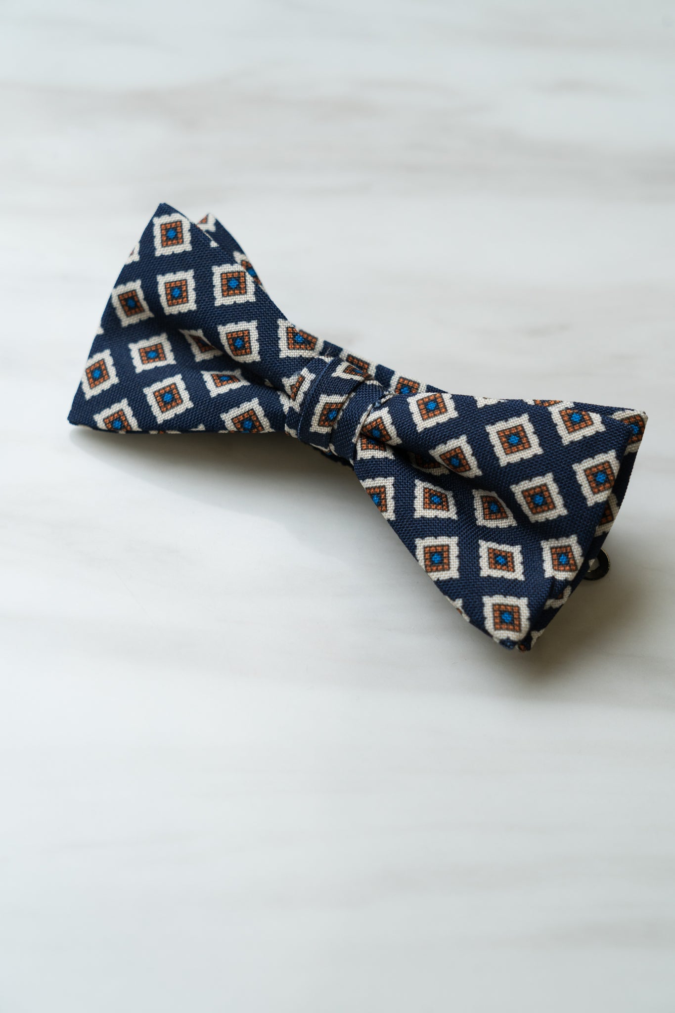 B040NY Navy Floral Bow Tie