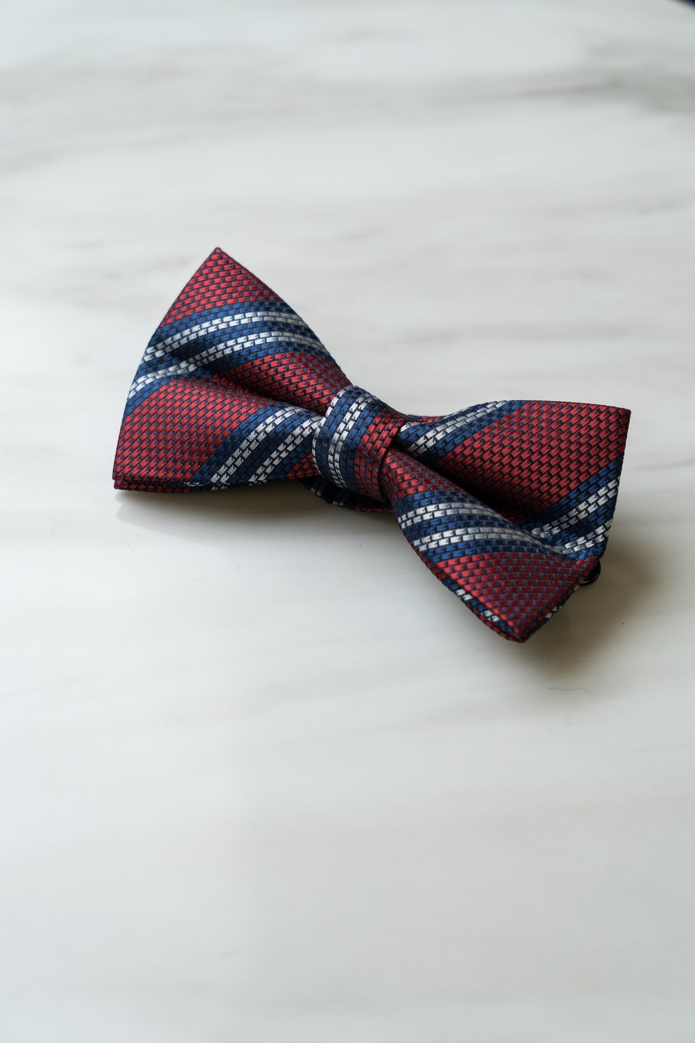B076RD Red Stripe Bow Tie