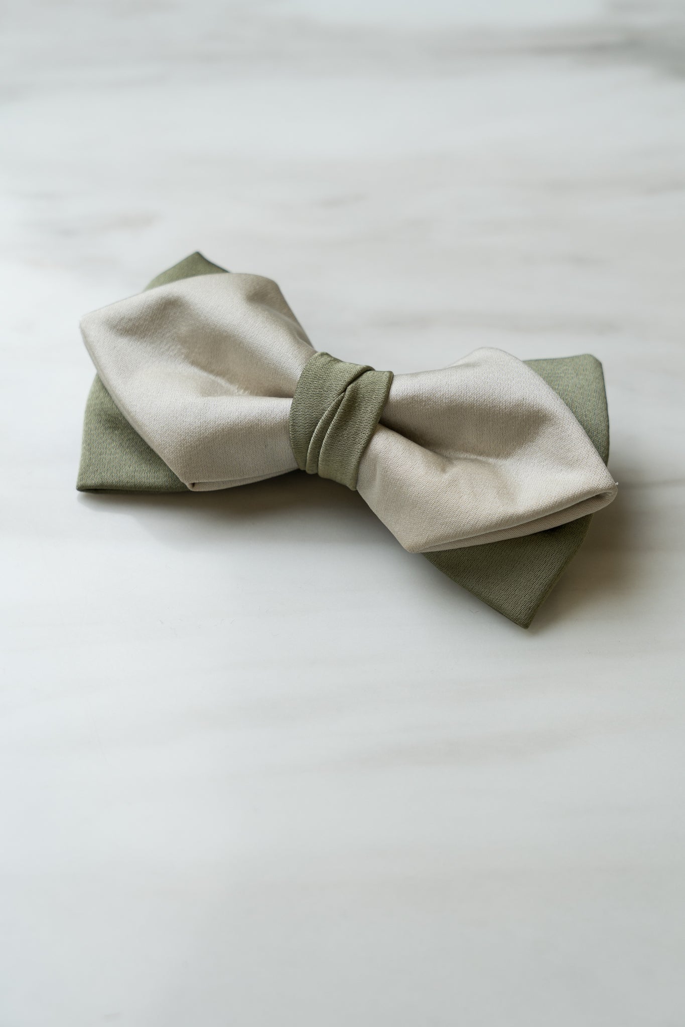 B080GN Light Green Satin Bow Tie