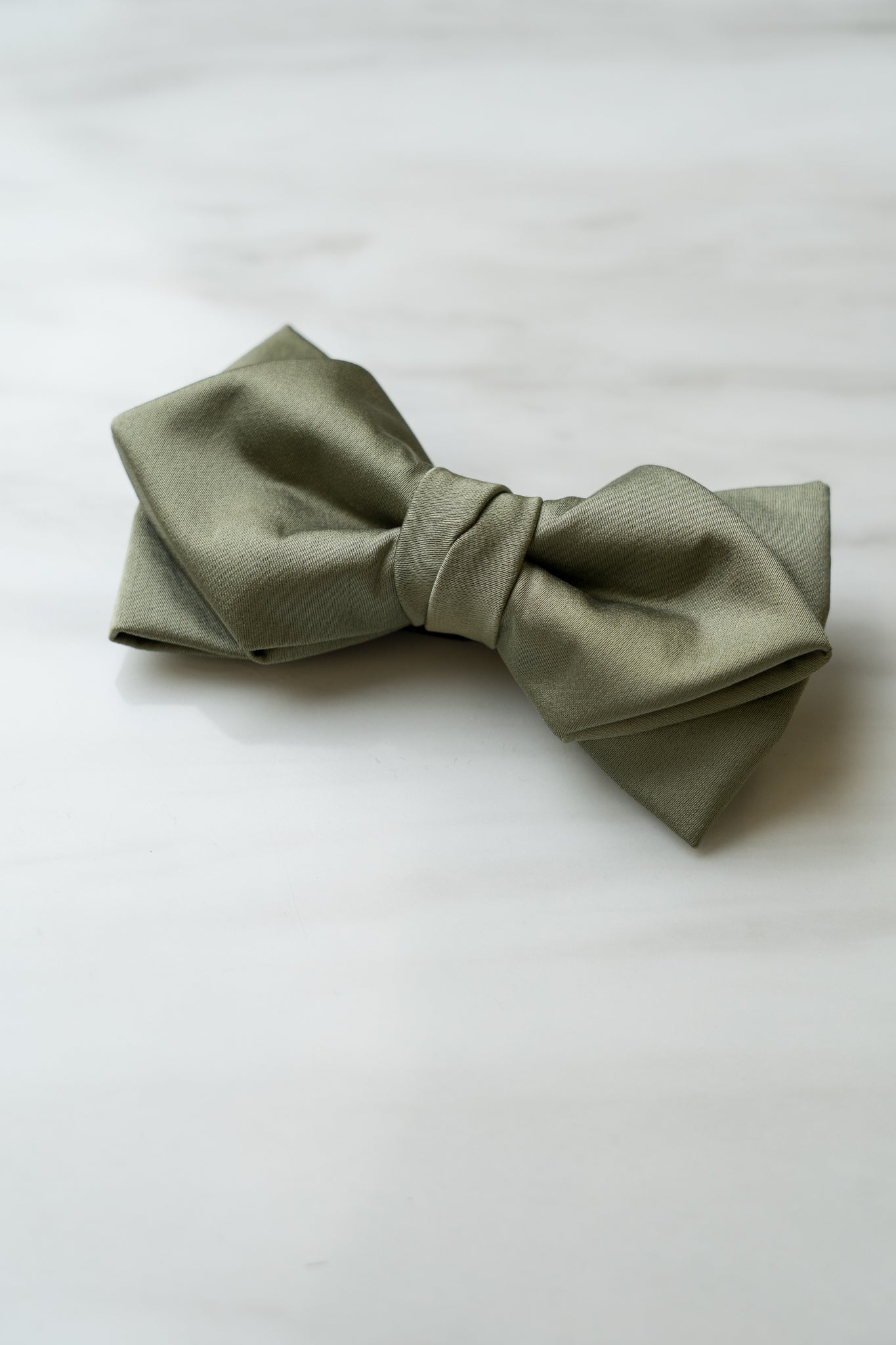 B081GN Green Satin Bow Tie
