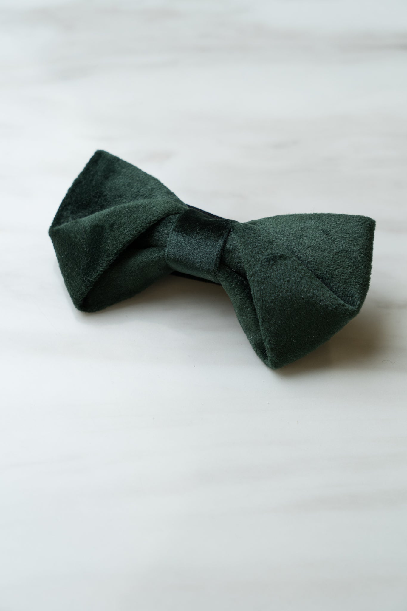 B085GN Dark Green Velvet Bow Tie