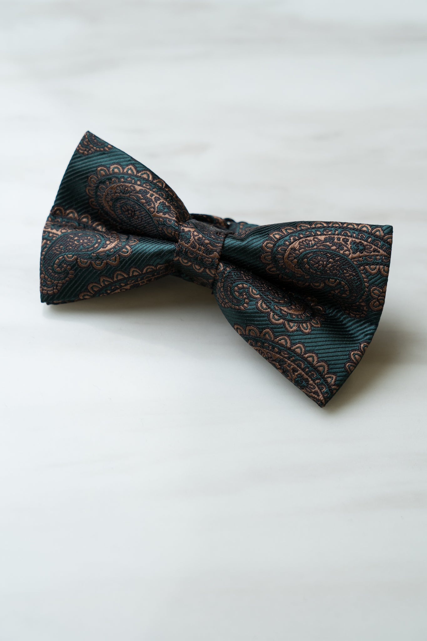 B093GN Dark Green Floral Bow Tie