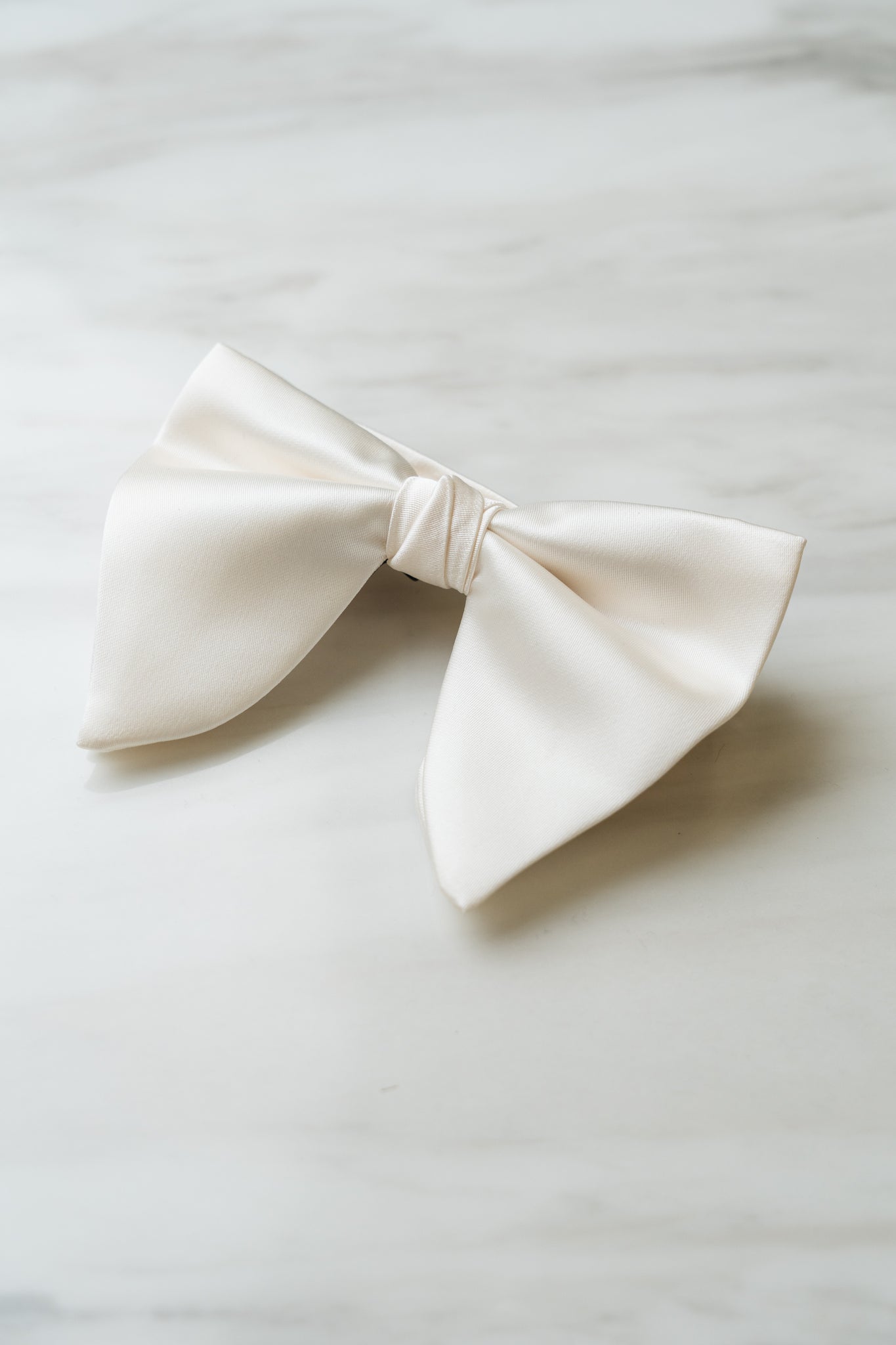 B125WT White Satin Butterfly Bow Tie