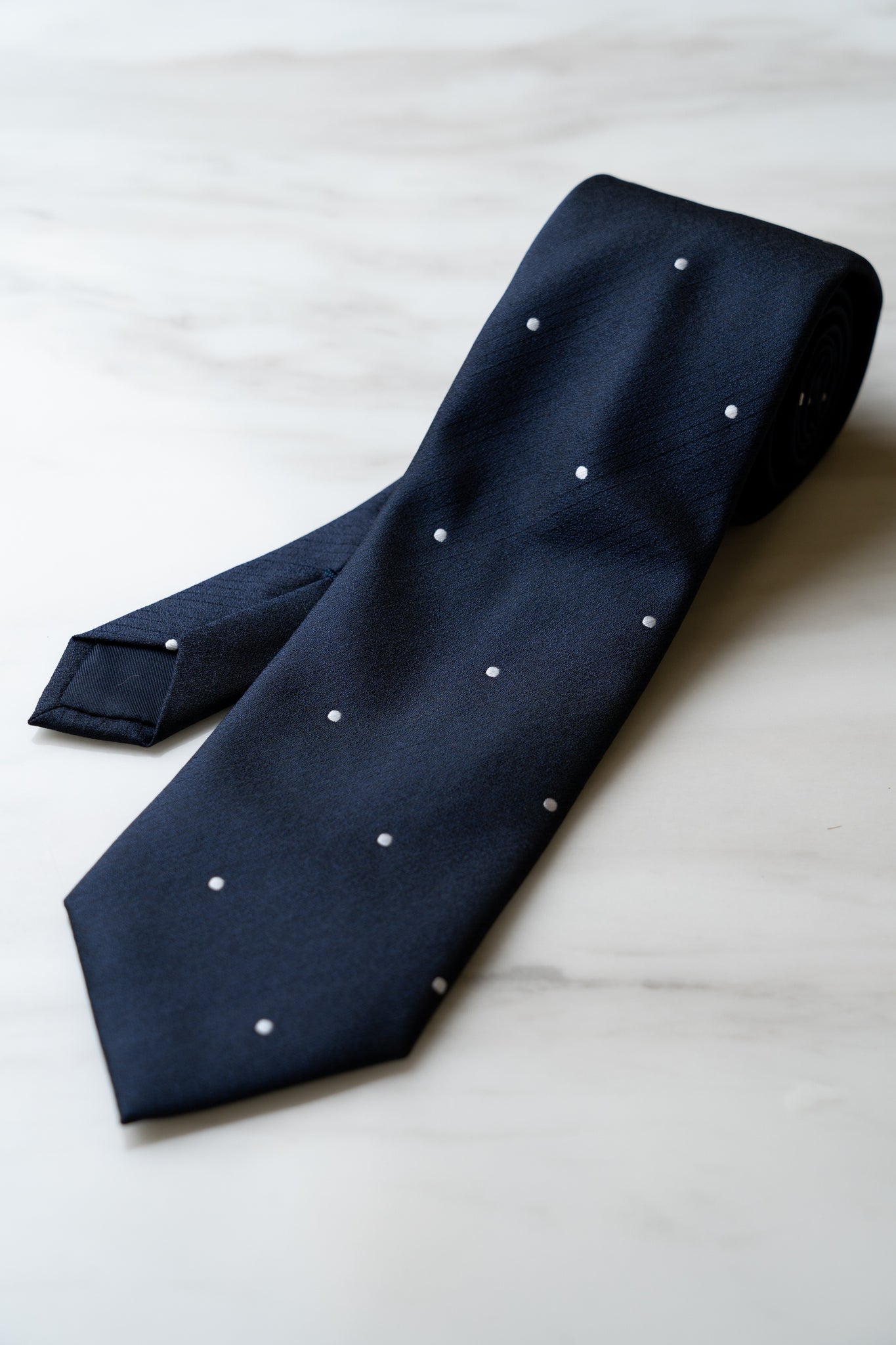 AT029BU Dark Blue Dots Tie