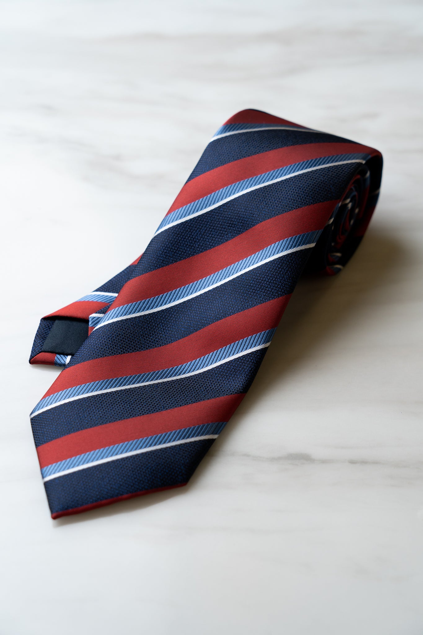AT064RDBU Red/Blue Stripe Tie