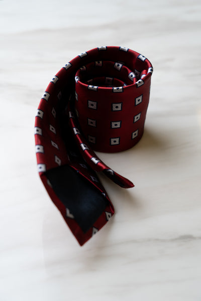 AT071RD Red Dots Tie