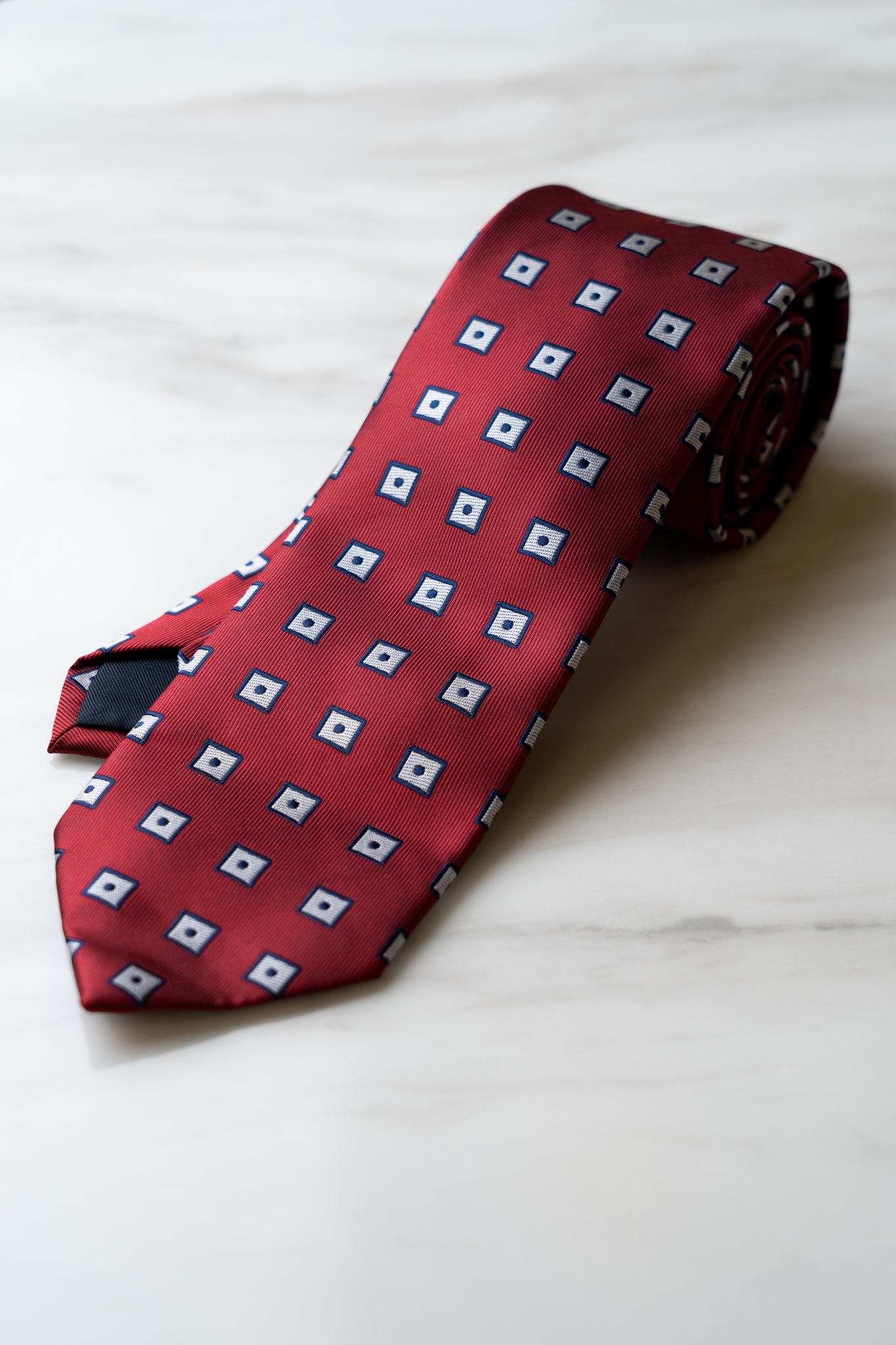 AT071RD Red Dots Tie