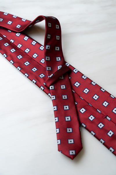 AT071RD Red Dots Tie