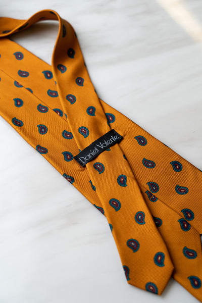 AT079OR Orange Dots Tie