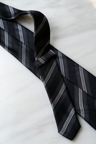 AT093GY Grey Stripe Tie