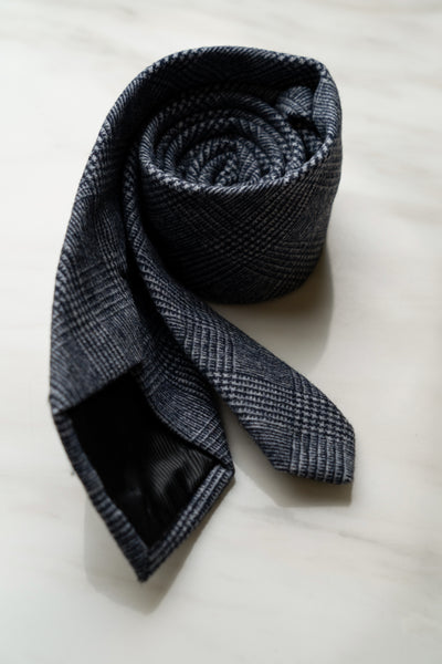 AT129GY Middle Grey Check Tie