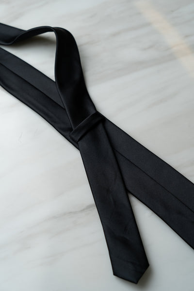 AT142BK Solid Color Tie in Black