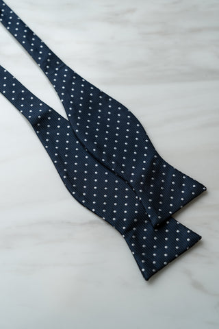 B127BU Blue Dots Self Bow Tie