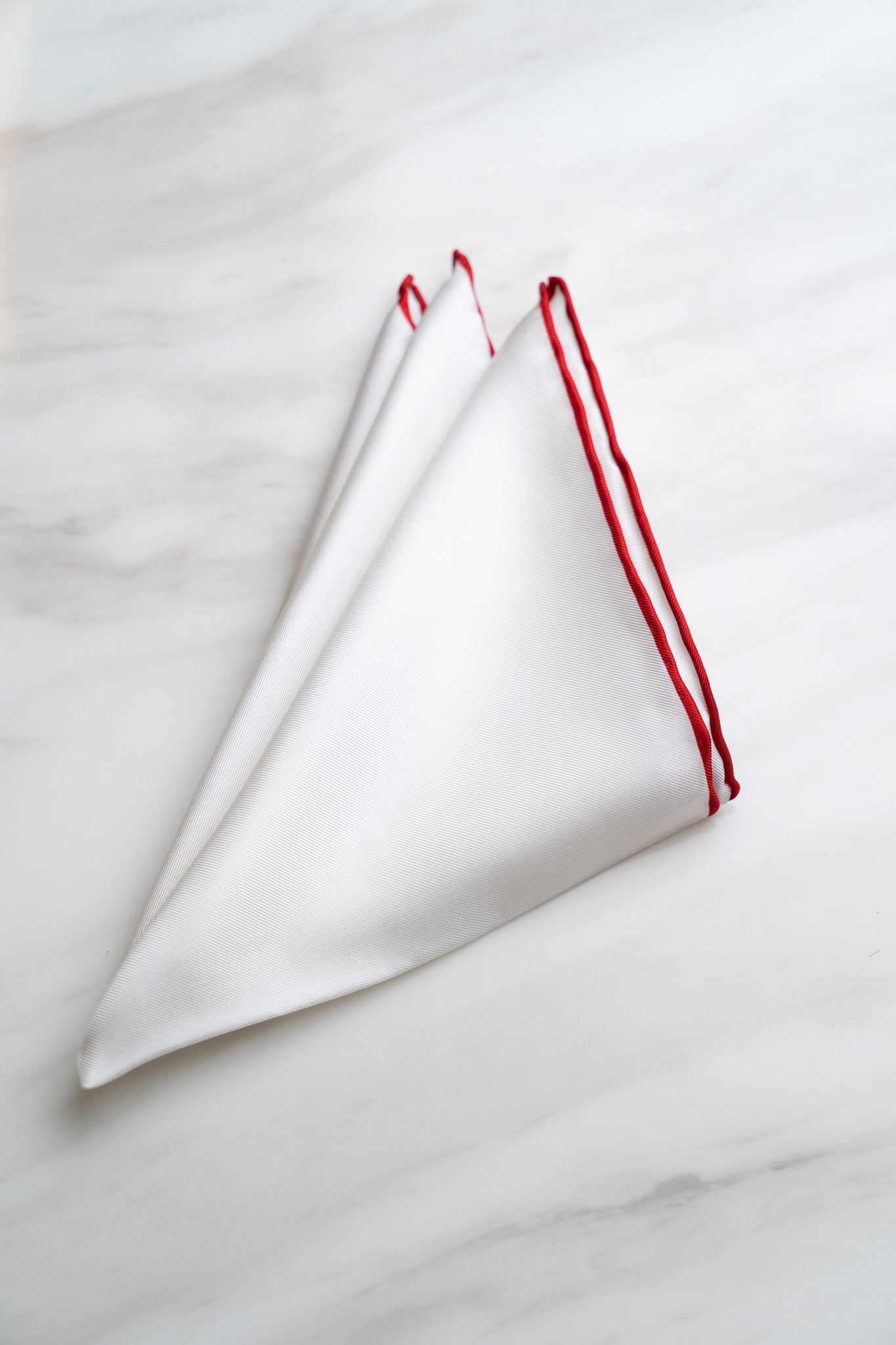 PS001WTRD White Pocket Square With Red Border