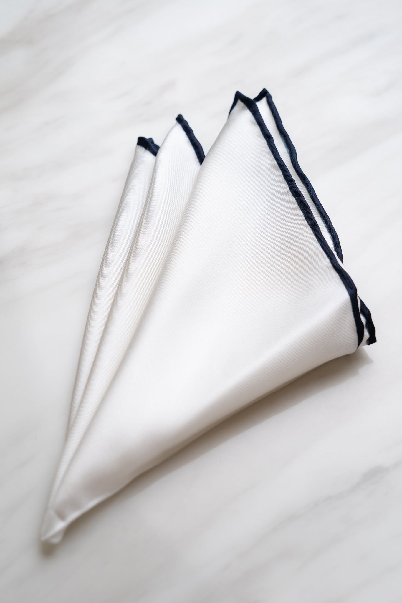 PS012WTGN White Pocket Square With Dark Green Border