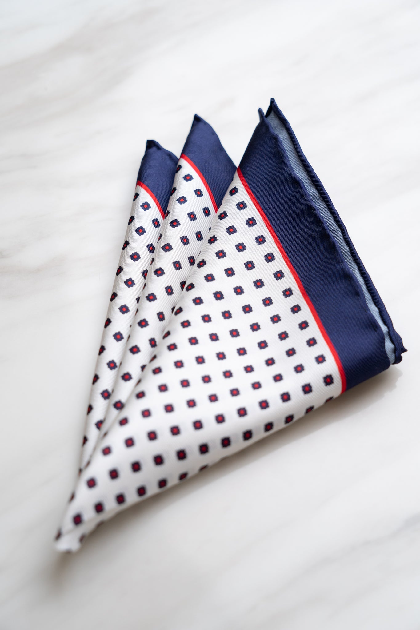 PS040WT White Dots Pocket Squares with Blue Bordar